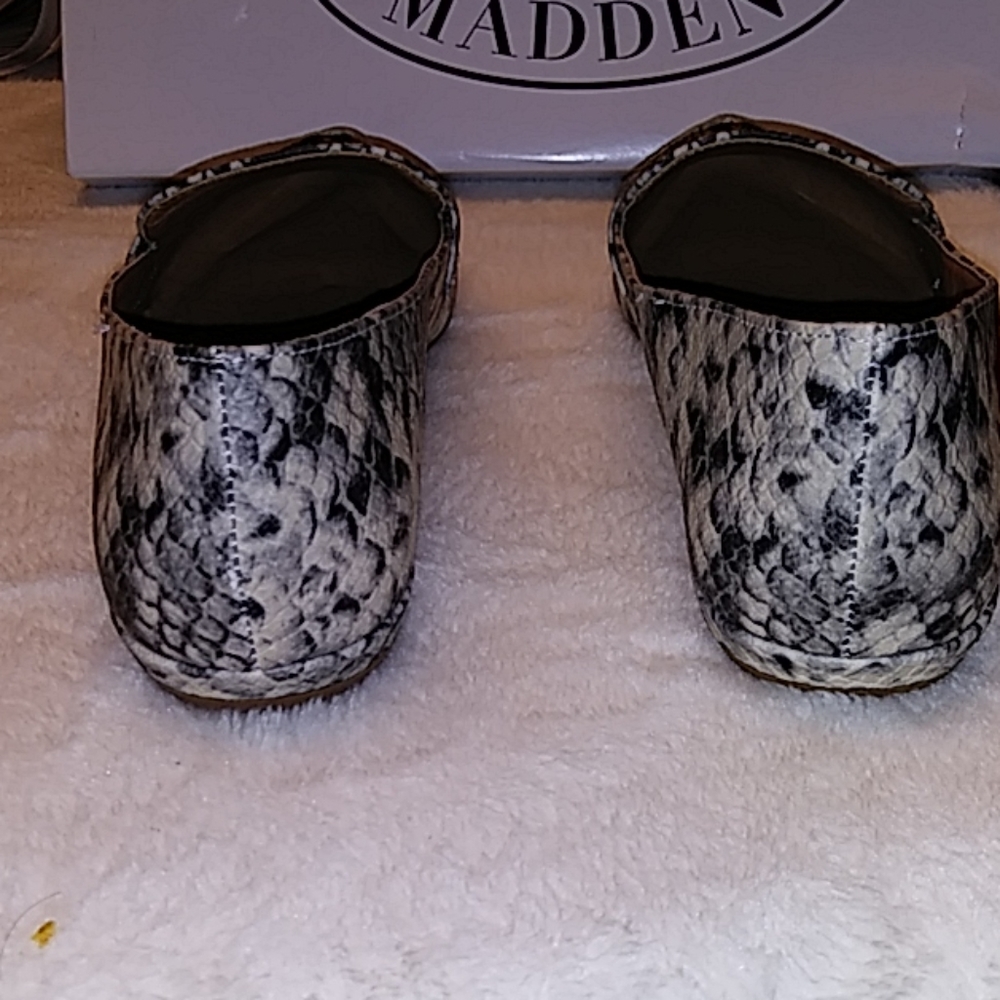!Steve Madden Snake Pointy Toe Flats - image 4